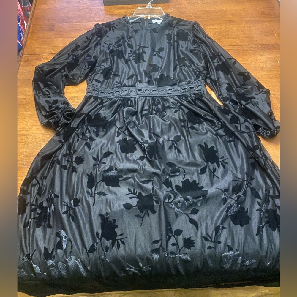 Baltic Born Christine Black Velvet Burnout Floral Midi Dress - Picture 7 of 13